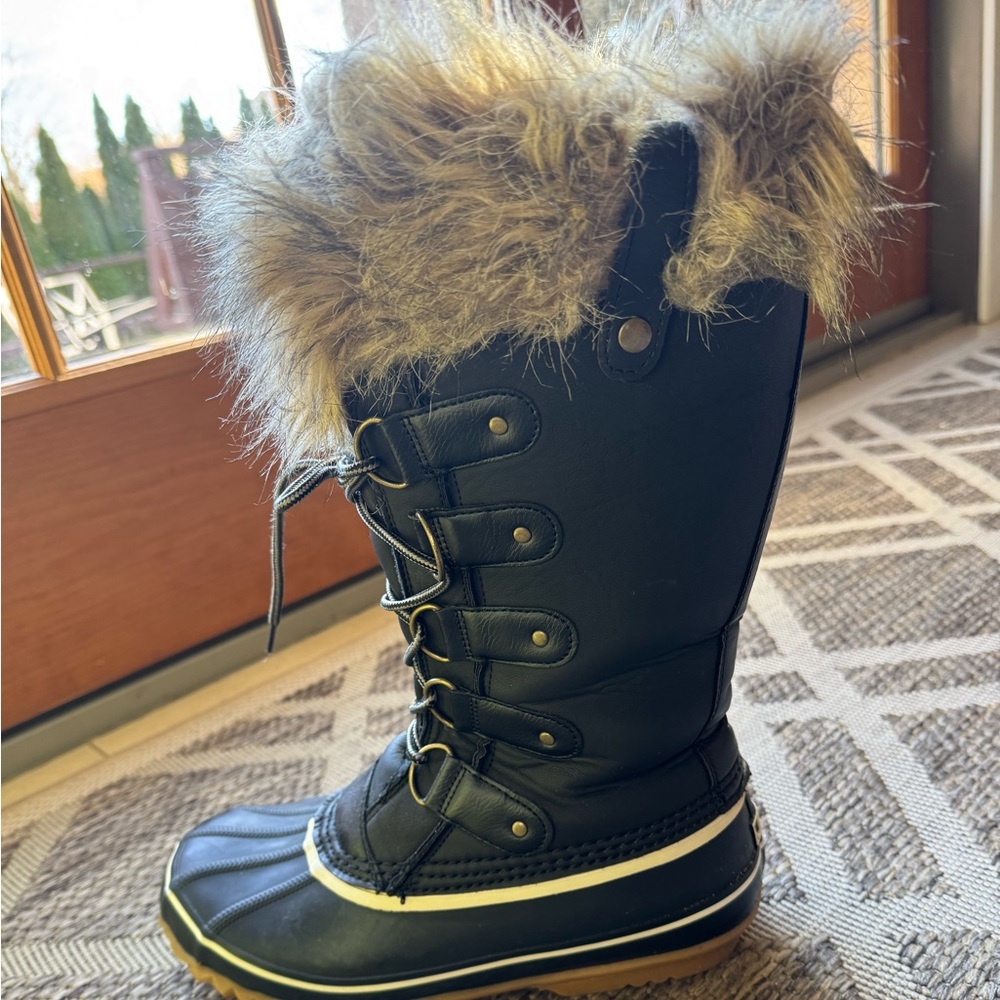 JBU Black and Tan Winter Boots with Faux Fur